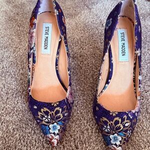 Steve Madden blue floral fabric heel